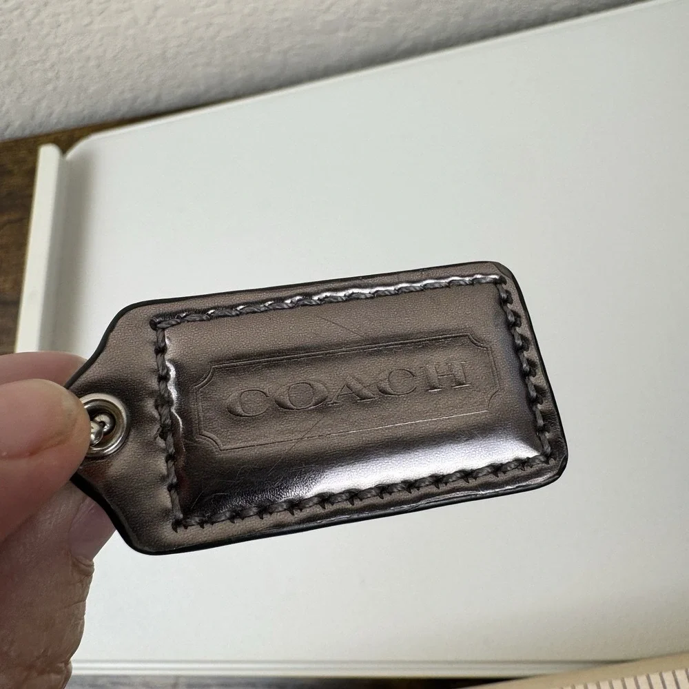 Coach hang tag
